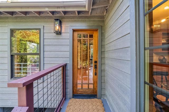 5504 Merriewood Dr, Oakland, CA 94611