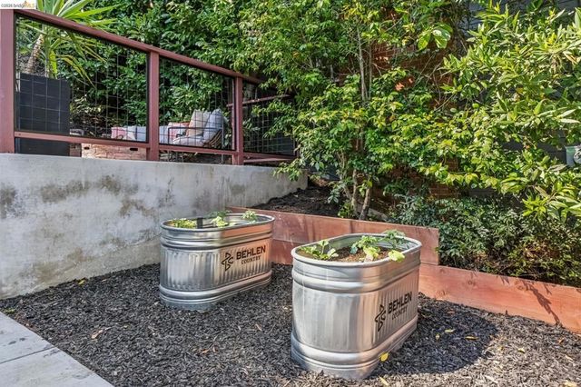 5504 Merriewood Dr, Oakland, CA 94611
