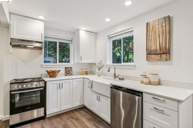 5504 Merriewood Dr, Oakland, CA 94611