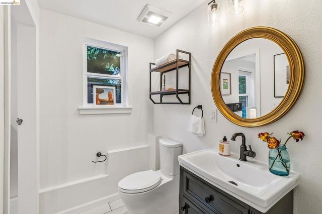 5504 Merriewood Dr, Oakland, CA 94611