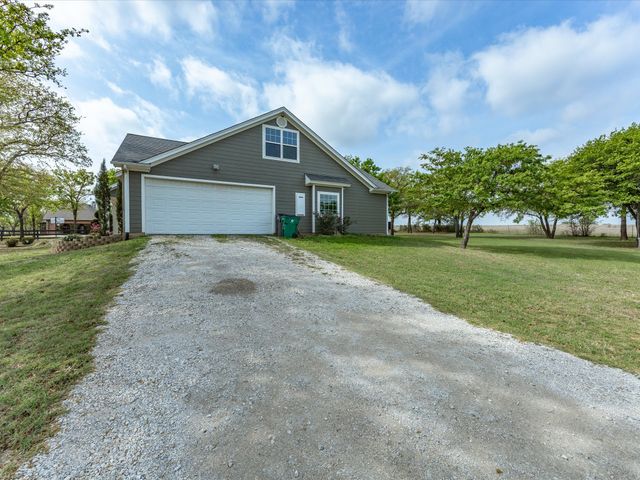 299 Briar Creek Lane, Bowie, TX 76230