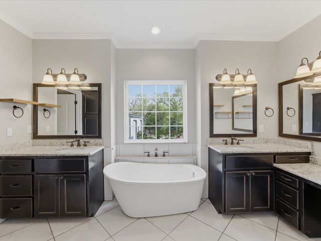 299 Briar Creek Lane, Bowie, TX 76230