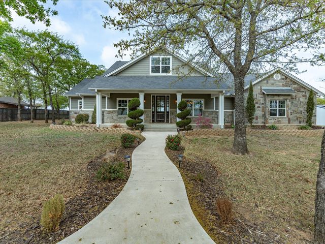 299 Briar Creek Lane, Bowie, TX 76230