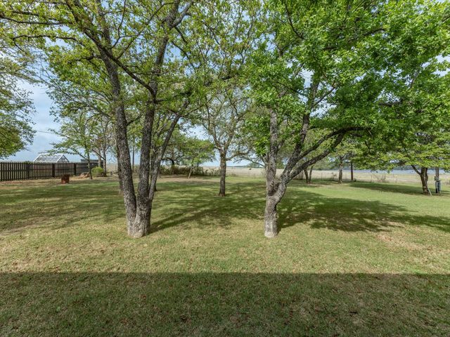 299 Briar Creek Lane, Bowie, TX 76230