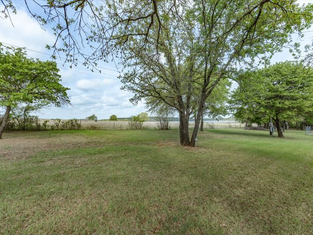 299 Briar Creek Lane, Bowie, TX 76230
