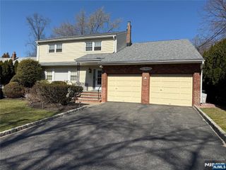 619 Cadmus Court, Teaneck, NJ 07666