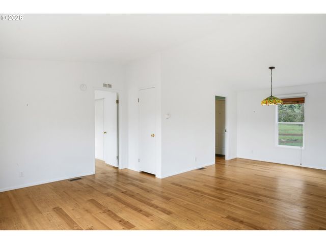 1791 WILLOW Loop, Florence, OR 97439