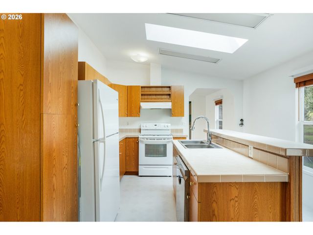 1791 WILLOW Loop, Florence, OR 97439