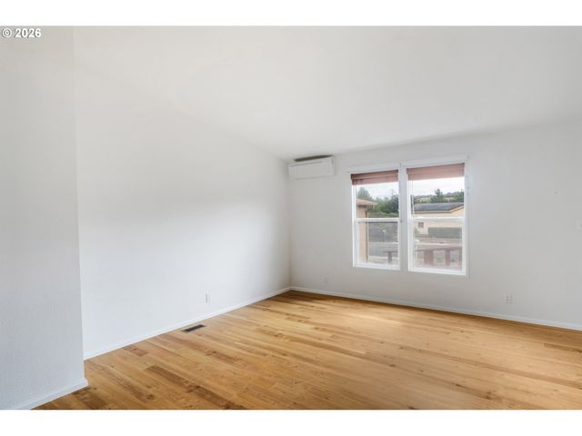 1791 WILLOW Loop, Florence, OR 97439