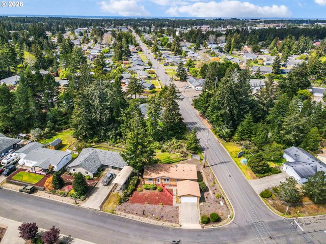 1791 WILLOW Loop, Florence, OR 97439