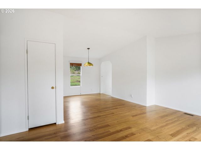 1791 WILLOW Loop, Florence, OR 97439