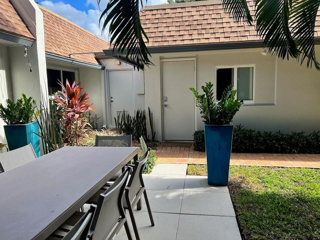 4021 N Cypress Drive, Pompano Beach, FL 33069