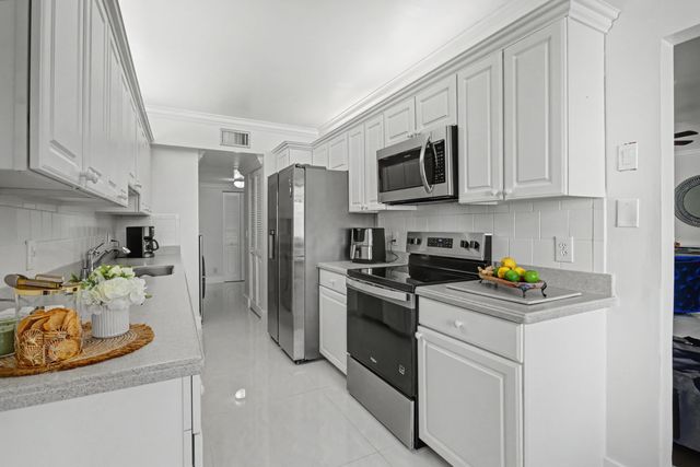 6328 Longboat Lane 403, Boca Raton, FL 33433