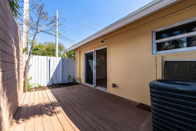 1200 NE 17th Court, Fort Lauderdale, FL 33305