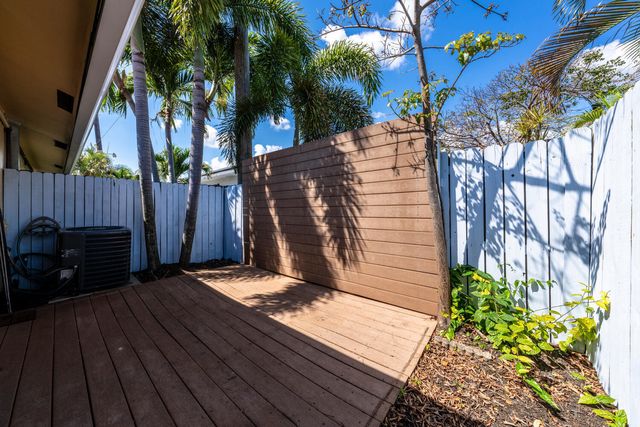 1200 NE 17th Court, Fort Lauderdale, FL 33305