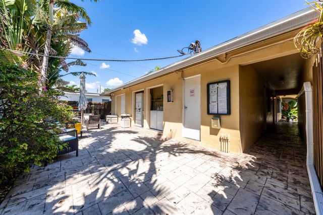 1200 NE 17th Court, Fort Lauderdale, FL 33305