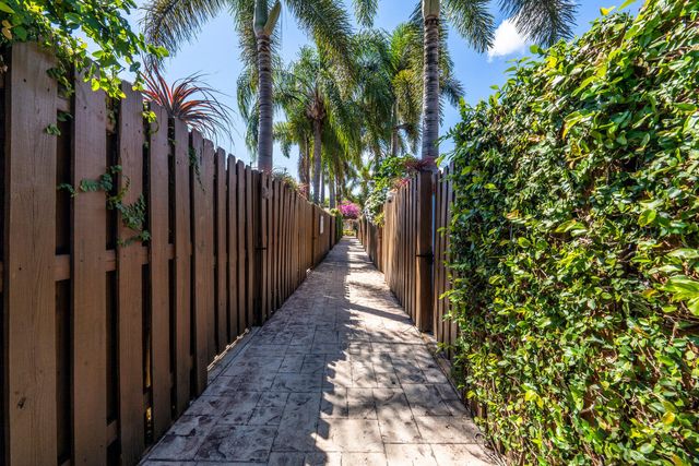 1200 NE 17th Court, Fort Lauderdale, FL 33305