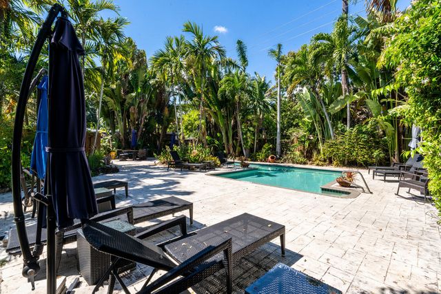 1200 NE 17th Court, Fort Lauderdale, FL 33305