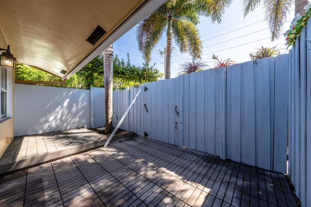 1200 NE 17th Court, Fort Lauderdale, FL 33305