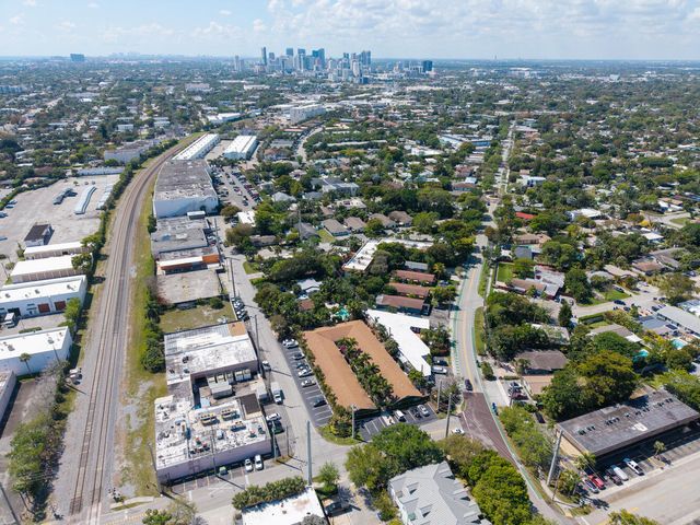 1200 NE 17th Court, Fort Lauderdale, FL 33305