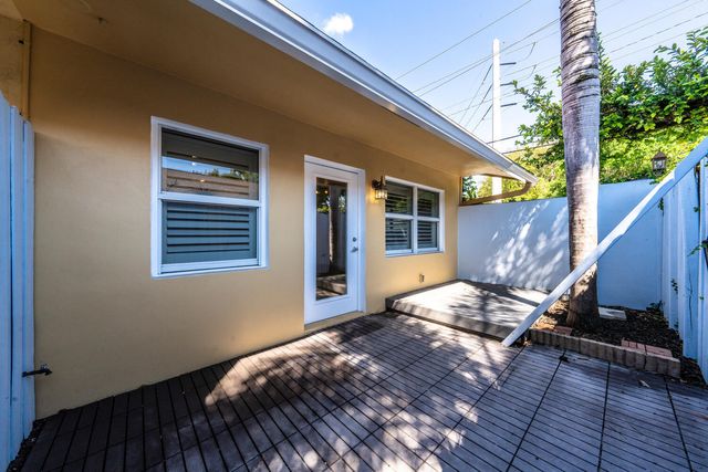 1200 NE 17th Court, Fort Lauderdale, FL 33305