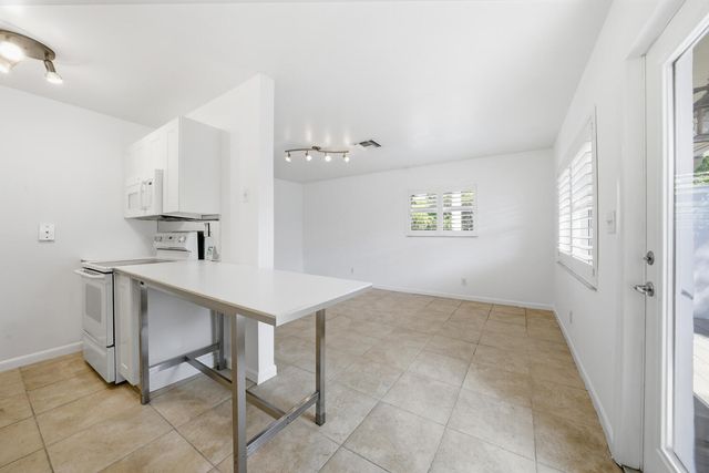 1200 NE 17th Court, Fort Lauderdale, FL 33305