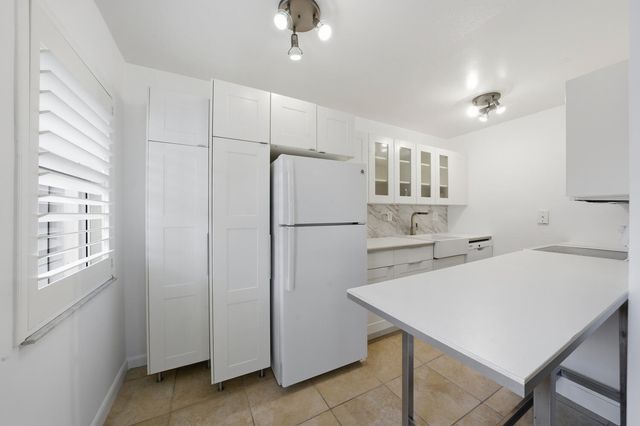 1200 NE 17th Court, Fort Lauderdale, FL 33305