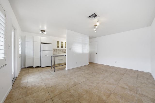 1200 NE 17th Court, Fort Lauderdale, FL 33305