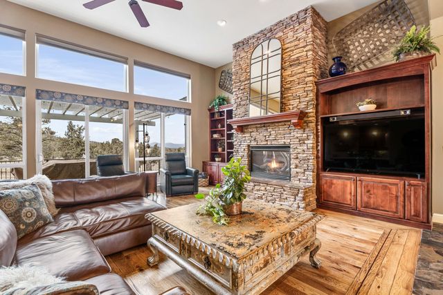 1453 Trail Creek Court, Redmond, OR 97756