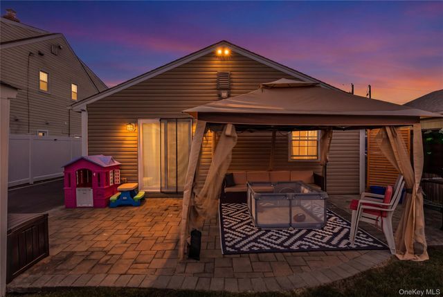 30 Elm Street, Massapequa, NY 11758