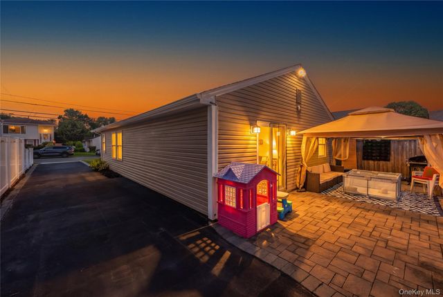 30 Elm Street, Massapequa, NY 11758