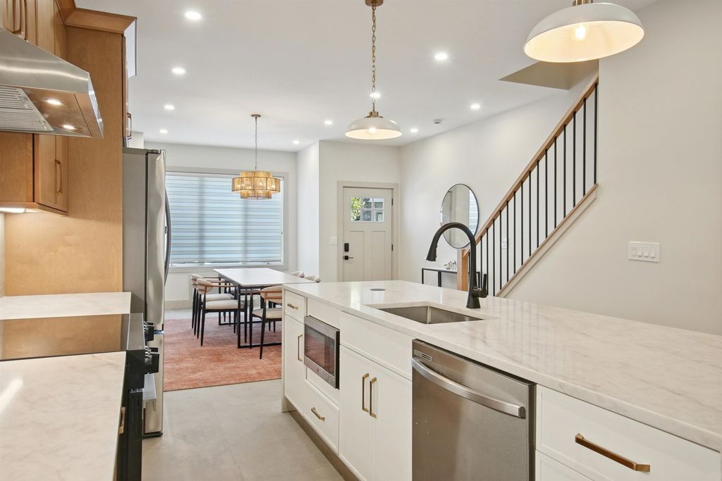 121 CLINTON AVE, Jc, Bergen-lafayett, NJ 07304