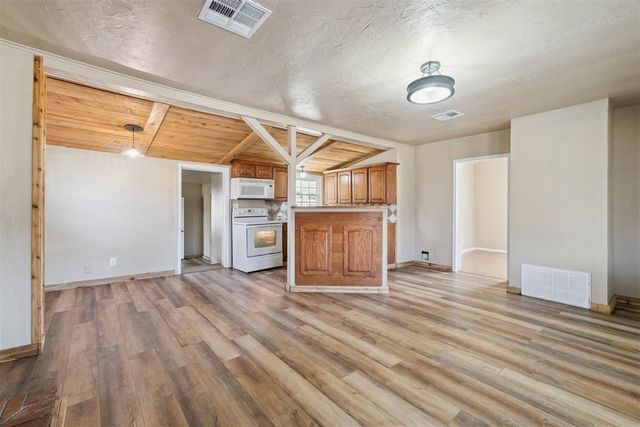 4501 W Simpson Road, Edmond, OK 73025