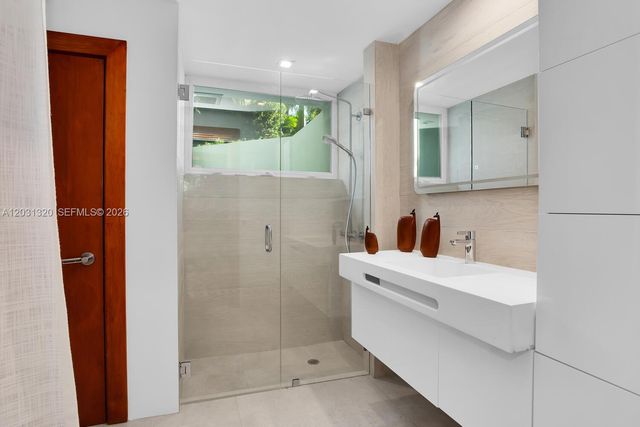 2475 S Bayshore Dr 3, Miami, FL 33133