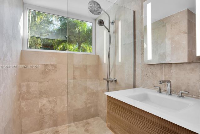 2475 S Bayshore Dr 3, Miami, FL 33133