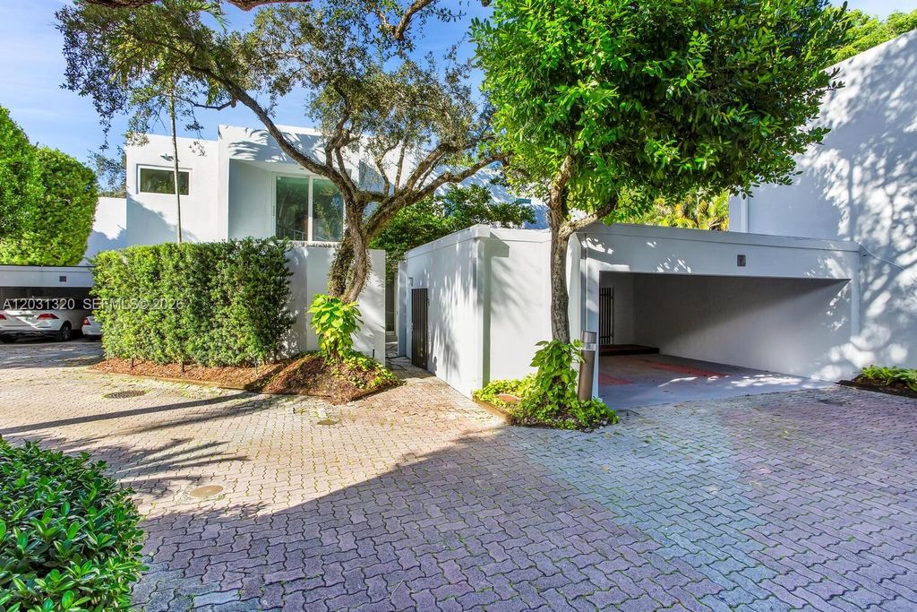 2475 S Bayshore Dr 3, Miami, FL 33133