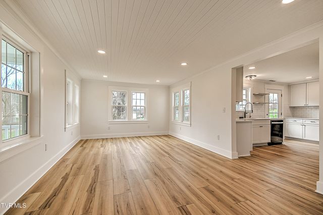 19265 Cleveland Road, Abingdon, VA 24211