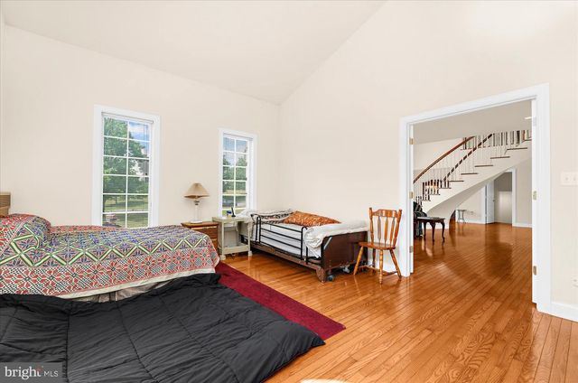 12 MANCHUR CT, Flemington, NJ 08822