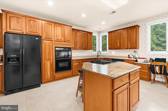 12 MANCHUR CT, Flemington, NJ 08822