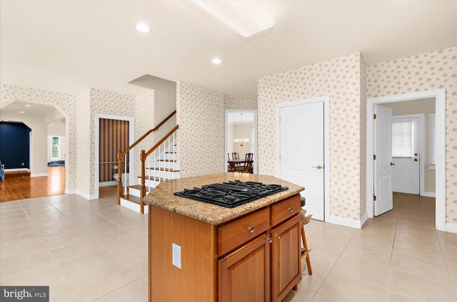 12 MANCHUR CT, Flemington, NJ 08822