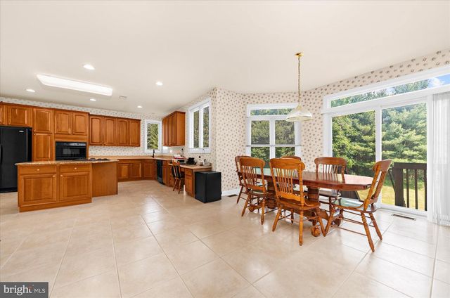 12 MANCHUR CT, Flemington, NJ 08822