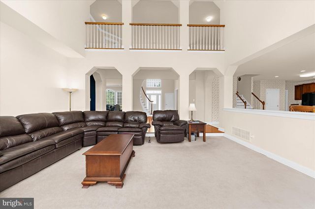 12 MANCHUR CT, Flemington, NJ 08822