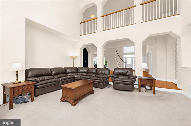 12 MANCHUR CT, Flemington, NJ 08822