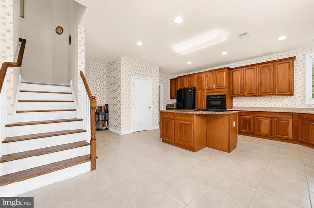 12 MANCHUR CT, Flemington, NJ 08822