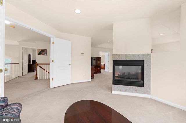 12 MANCHUR CT, Flemington, NJ 08822
