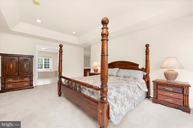 12 MANCHUR CT, Flemington, NJ 08822