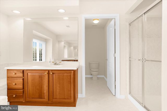 12 MANCHUR CT, Flemington, NJ 08822