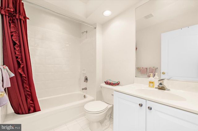 12 MANCHUR CT, Flemington, NJ 08822