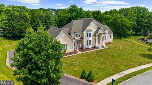 12 MANCHUR CT, Flemington, NJ 08822