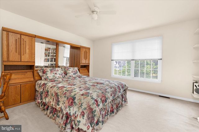 12 MANCHUR CT, Flemington, NJ 08822